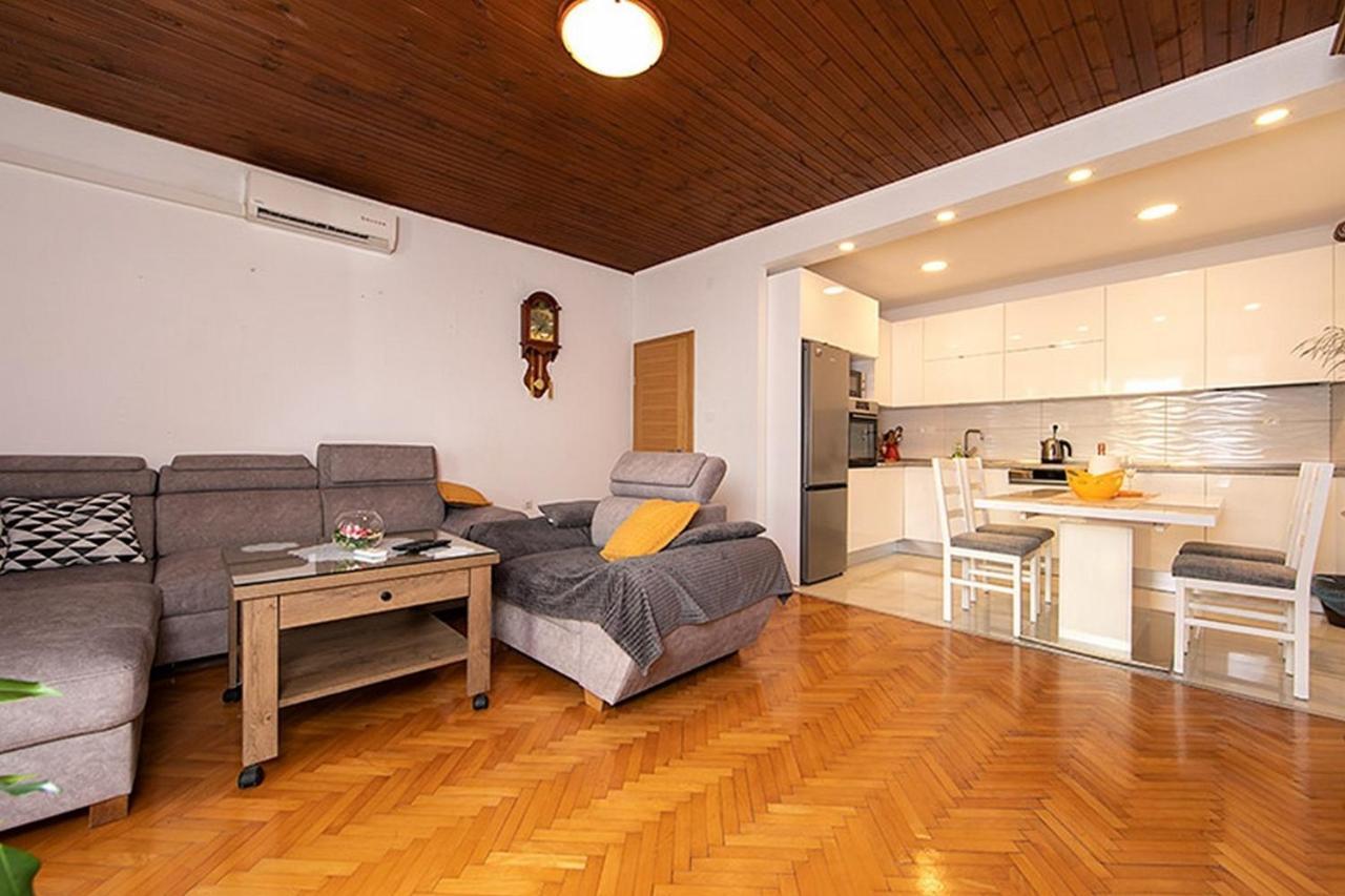 Apartment Tucepi 6695A Extérieur photo